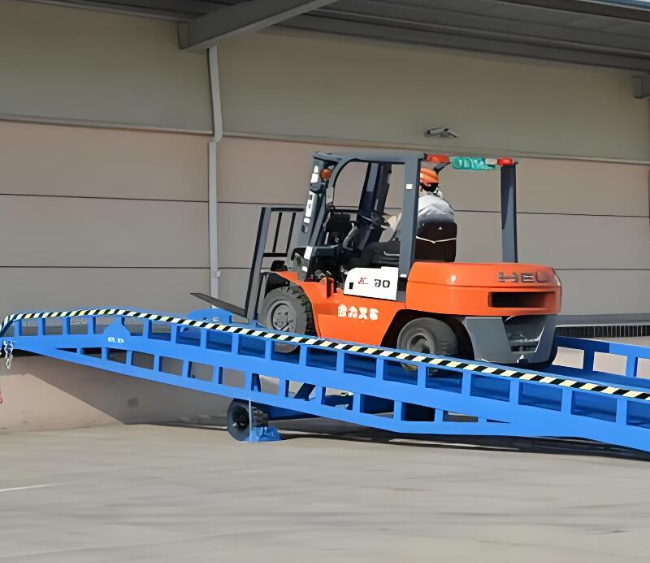 太康移动式卸货平台（叉车用）